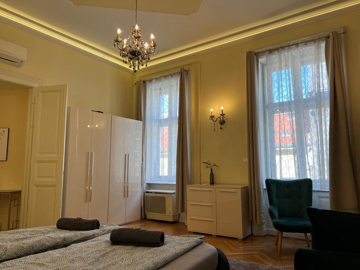 N38 By Small Budapeste