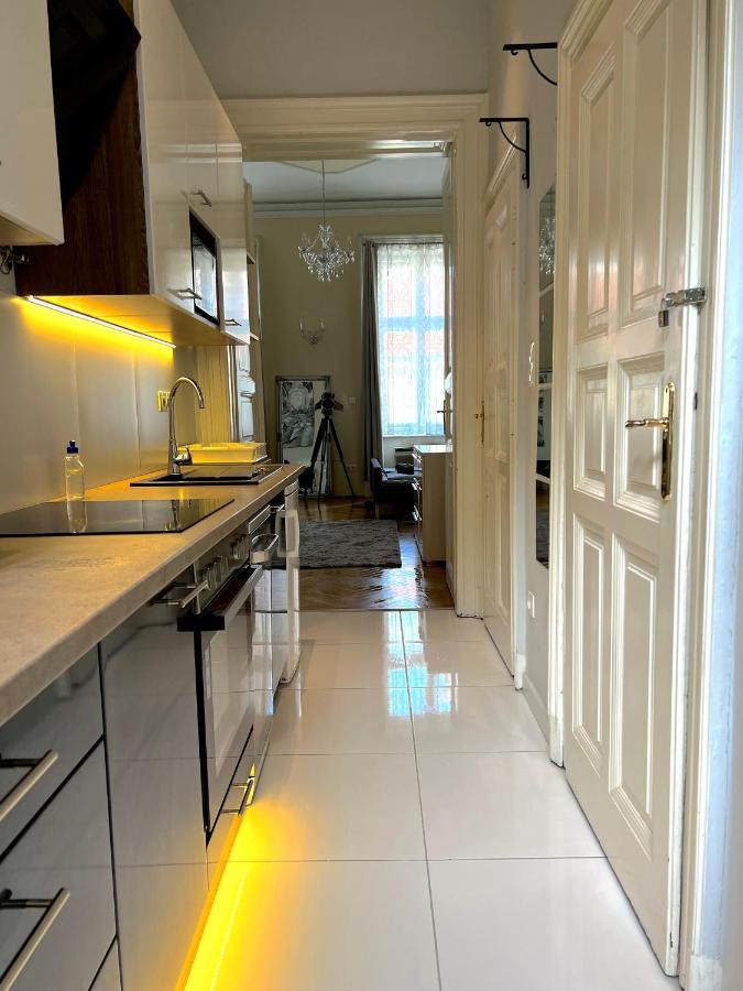 N38 By Small Apartman