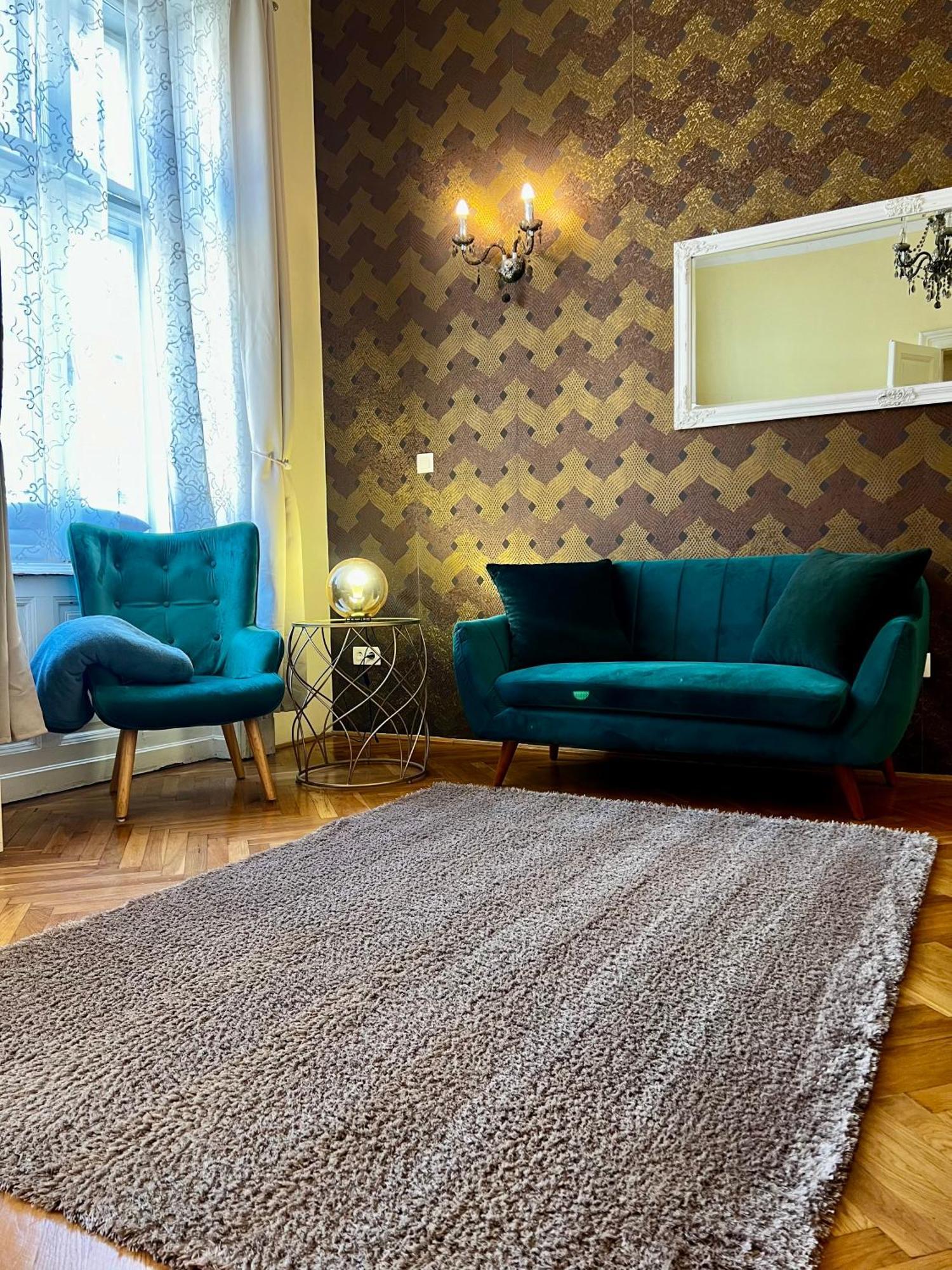 N38 By Small Apartment